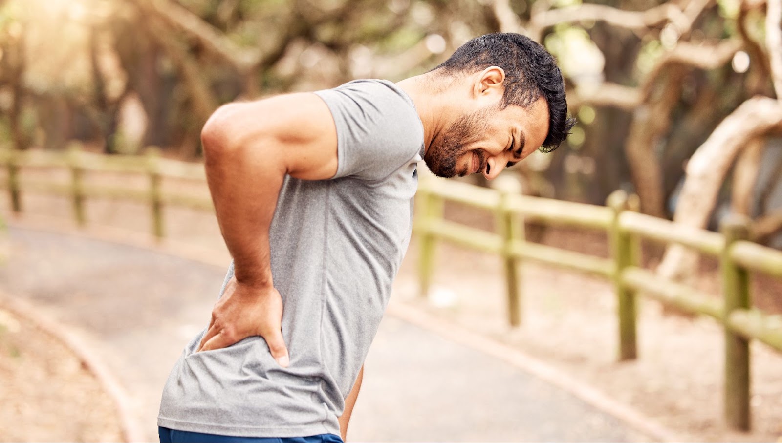 Man experiencing lower back from disc herniation in Manhattan